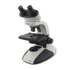 Microscopio binocular Leica CME